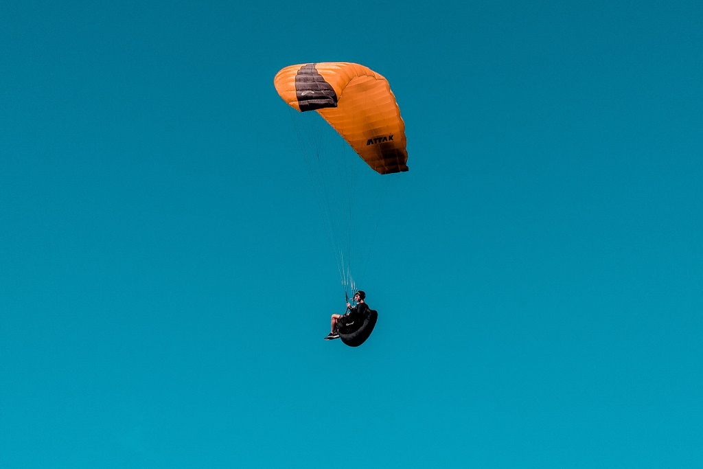 Vluchtmaken.com | Slide Parachutespringen hp